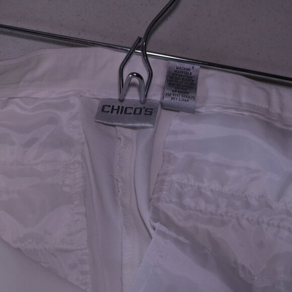 Chicos Size 0 white rolled cuff capris with back pockets and side zip - Picture 7 of 9
